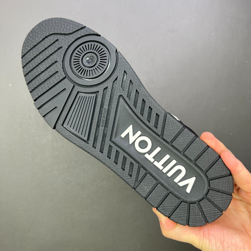Louis Vuitton Trainer All Black